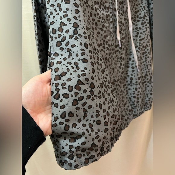Von zipper leopard women’s jacket size 12 drawstring hood zip up stretchy cuffs - Picture 4 of 9